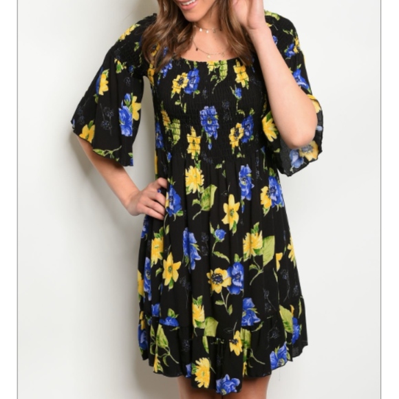 Dresses & Skirts - Black Floral 1/2 Sleeve Dress
